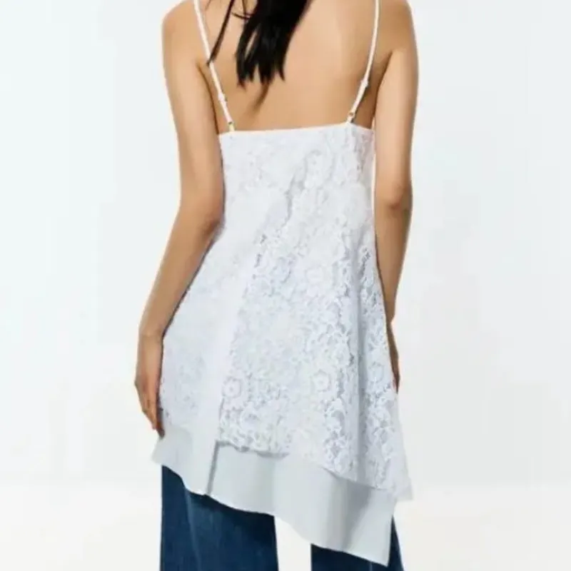 Vestido asimétrico blanco con encaje