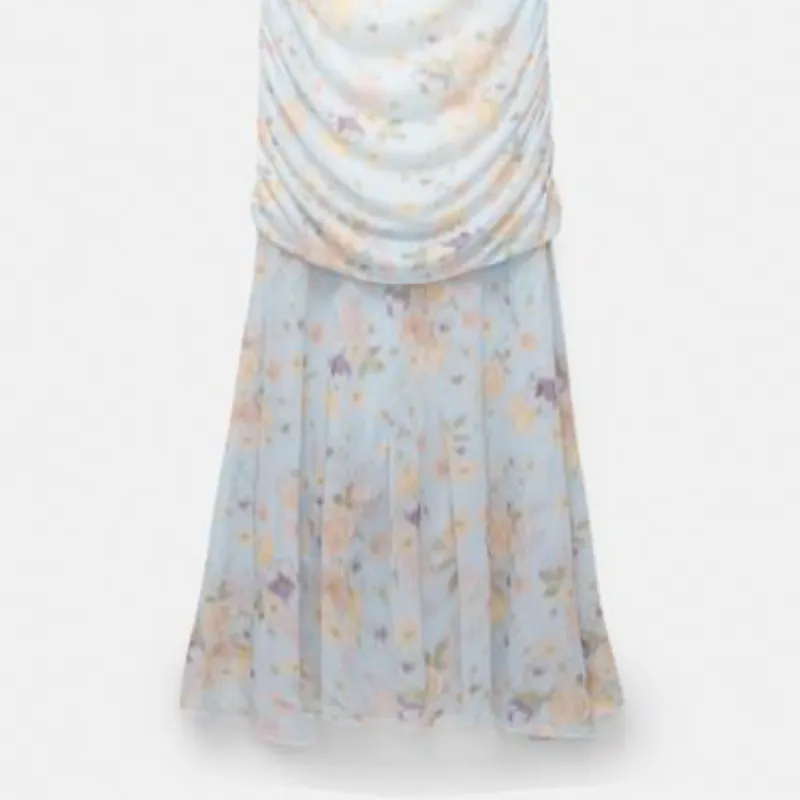 Vestido azul de flores 