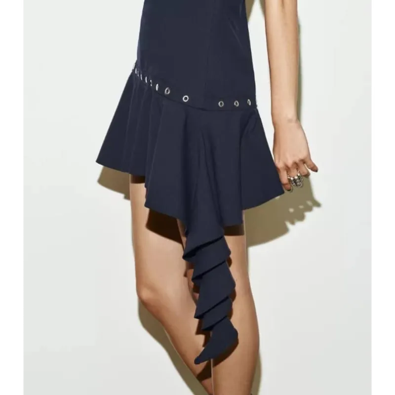 Vestido azul de hombro torcido