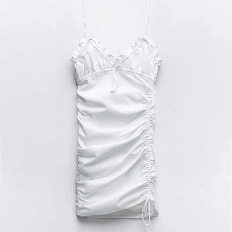 Vestido blanco arrugado