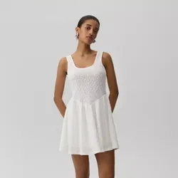 Vestido bordado suizo