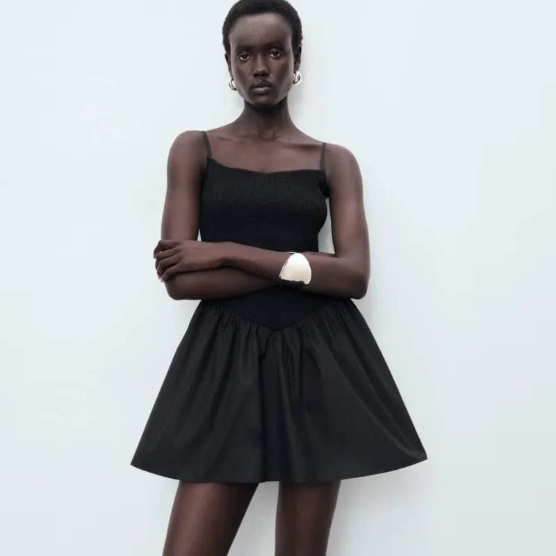 Vestido corto negro