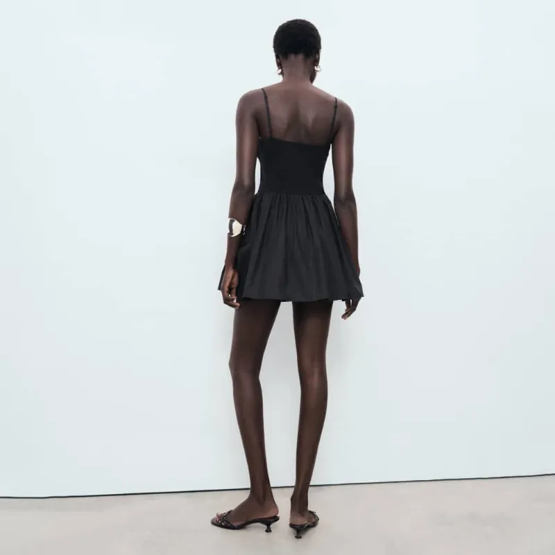 Vestido corto negro