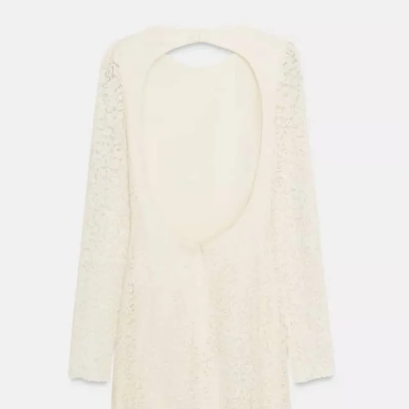 Vestido de encajes espalda abierta