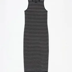 Vestido de listas abierto detrás 