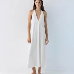 Vestido largo blanco al cuello