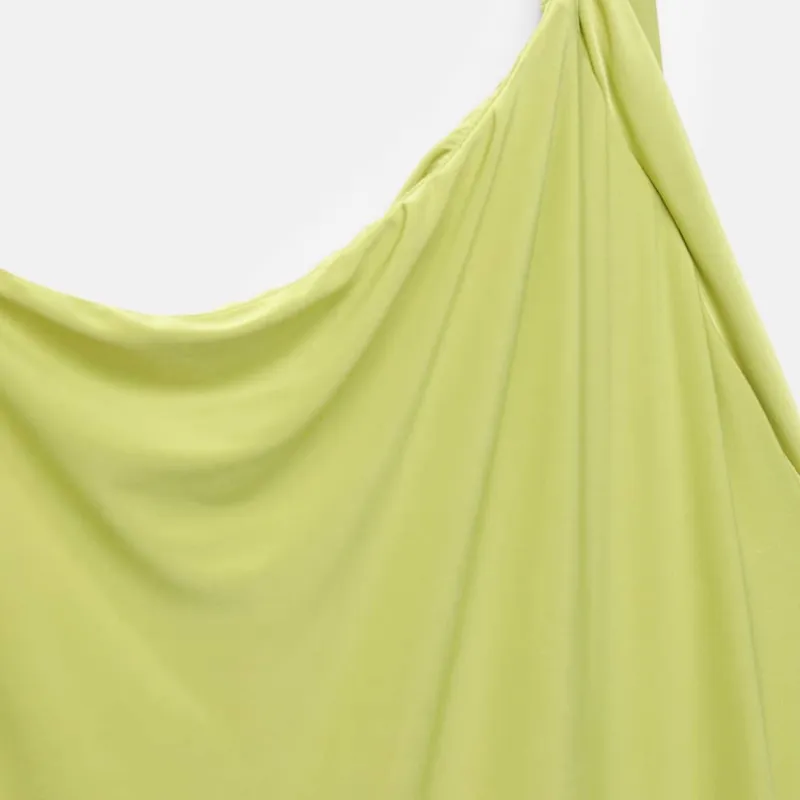 Vestido largo verde tirante al cuello
