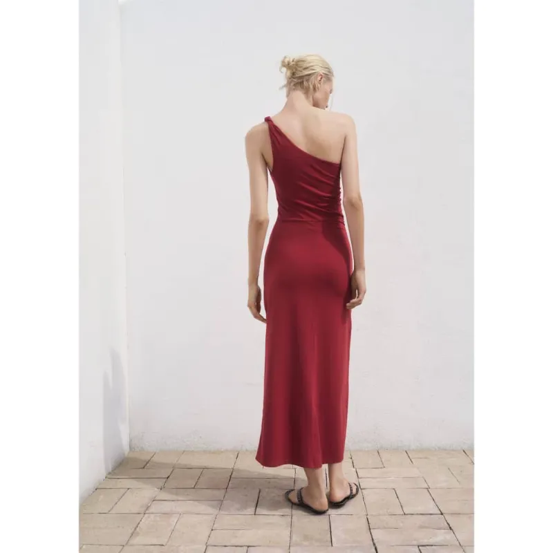 Vestido rojo de un hombro