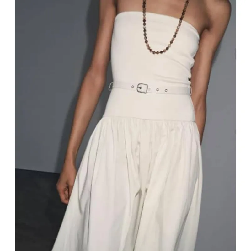 Vestido strapless de cinto 