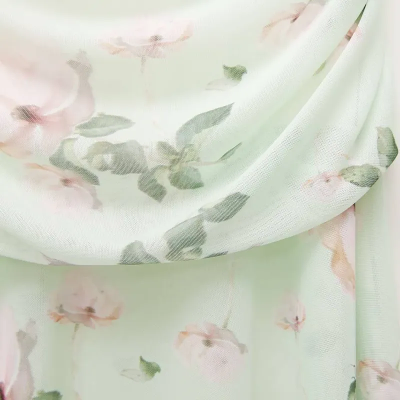 Vestido strapless verde de flores