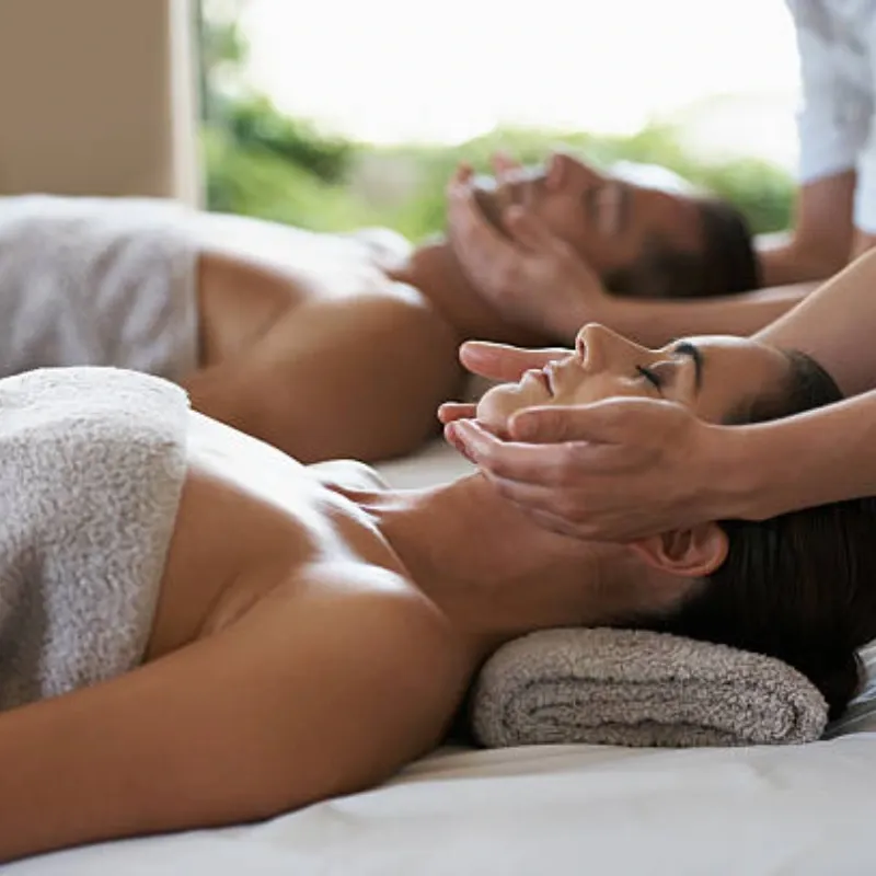 Limpieza facial + masaje relajante localizada + Spa + botella de vino + Picadera Relax ( pack para 2)