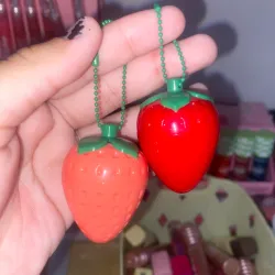 Bálsamo para labios de fresa con llavero