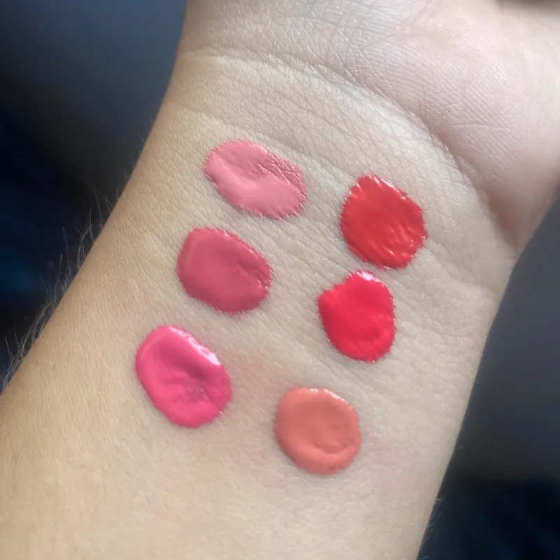 Blush líquido dupe de RARE BEAUTY con alta pigmentación