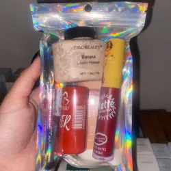 Bolsita de maquillaje tono Velvet Cake