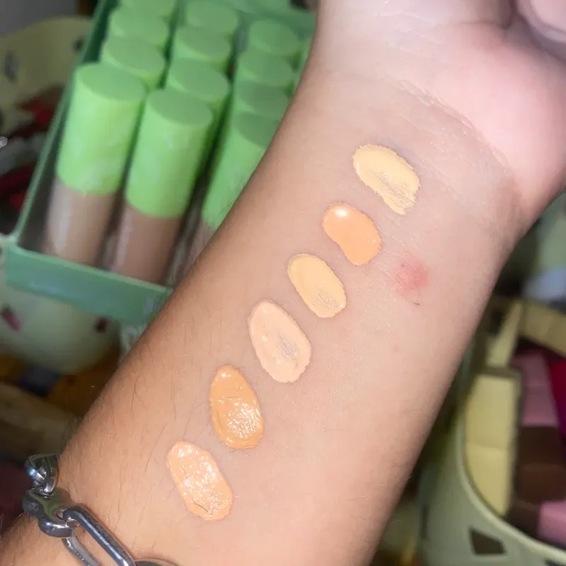 Corrector líquido de la marca HUXIABEAUTY