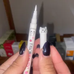 Delineador blanco de plumón ultrafino