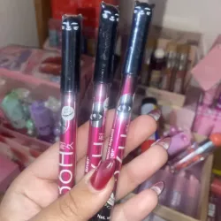 Delineador negro de plumón ultrafino