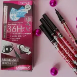 Delineador negro de plumón 