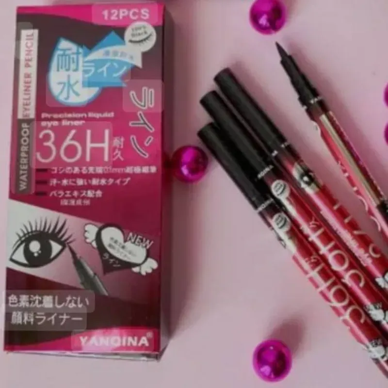 Delineador negro de plumón 