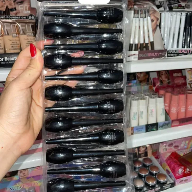 Delineador negro líquido resistente al agua🫐