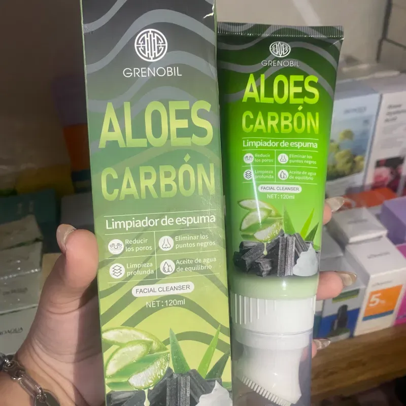 Espuma facial limpiadora con cepillo limpiador/exfoliante incluído de CARBÓN ACTIVO y ALOE VERA de la marca GRENOBIL