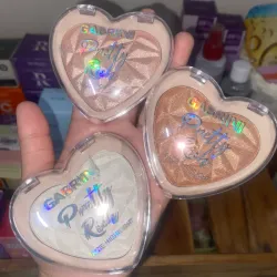 Iluminador facial en formato de corazón 4en1