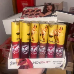 Labiales con acabado mate semipermanente