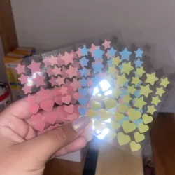 Lámina de 40 parches de estrellas y corazones ideal para eliminar los brotes de acné