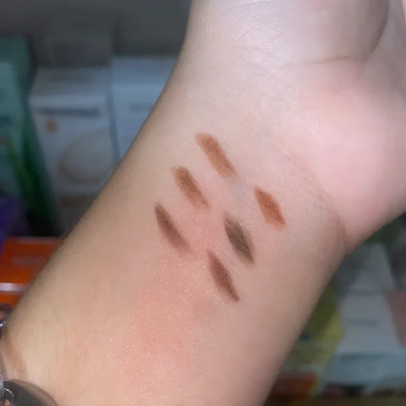 Lápiz 2en1 con cepillito incluído para cejas