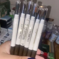 Lápiz delineador para cejas con cepillito incluído