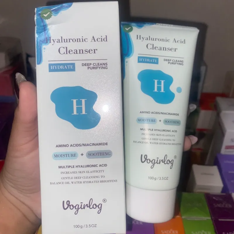 Limpiador facial de ÁCIDO HIALURÓNICO de la marca VOGIRLOG