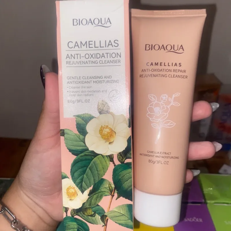 Limpiador facial de CAMELIAS ANTIOXIDANTE de la marca BIOAQUA de 80g