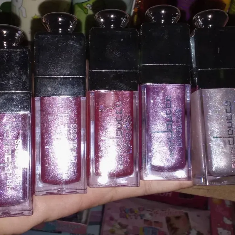 Lip gloss dup de Dior metalizado con brillitos y aplicador ancho🌸