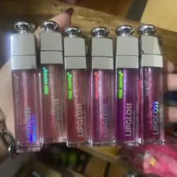 Lip gloss dupe de Dior de aplicador fino y brillitos