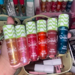 Lip gloss EAT DESSERT con brillitos y transparentes