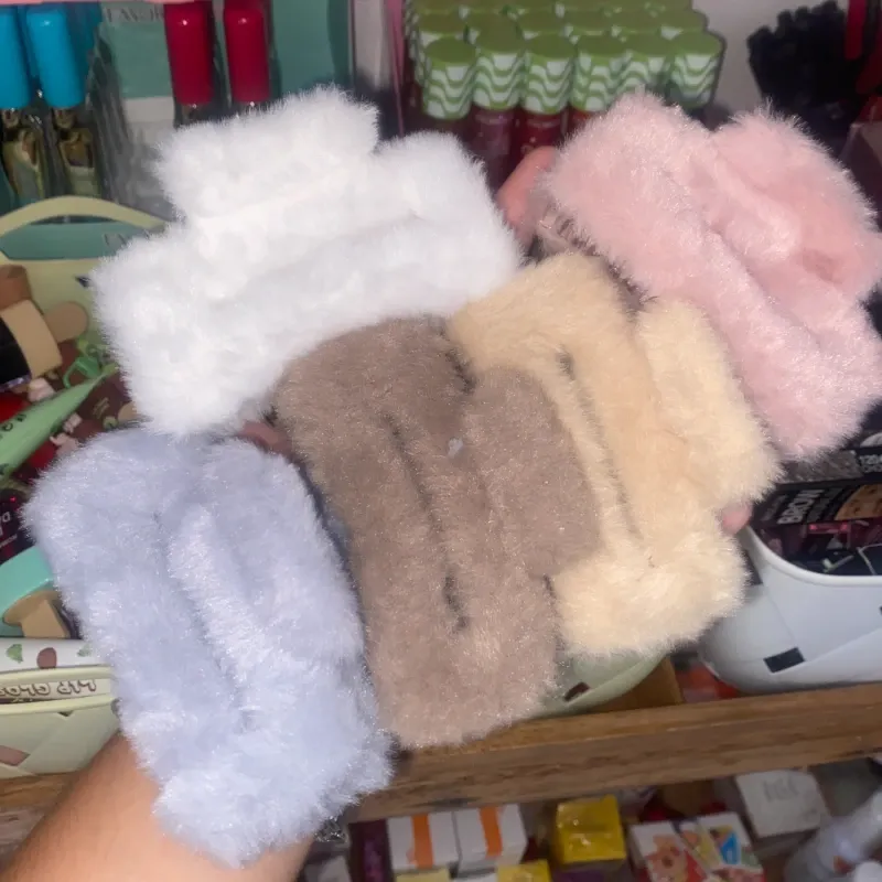 Pellizcos cuadrados de peluche para el cabello