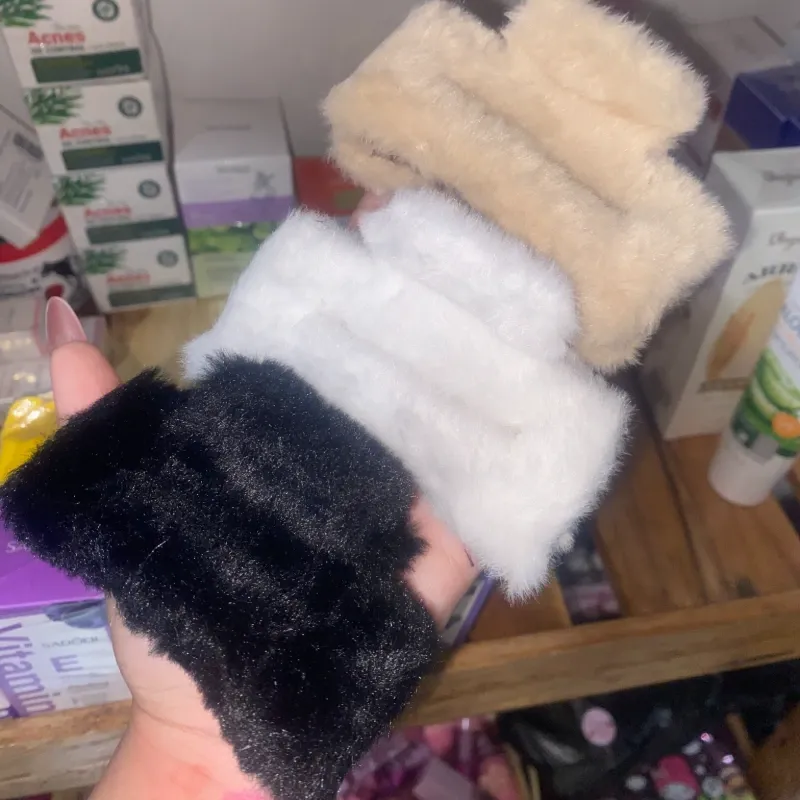 Pellizcos cuadrados de peluche para el cabello
