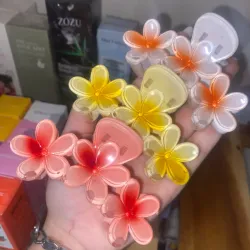 Pellizcos grandes de flores tropicales