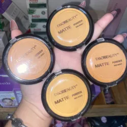 Polvo compacto  con acabado mate de la marca FAVORBEAUTY