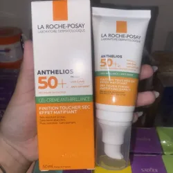 Protector solar en gel-crema OIL CONTROL,ANTHELIOS,50+,con muy alta protección,ideal para pieles sensibles de la marca LA ROCHE POSAY