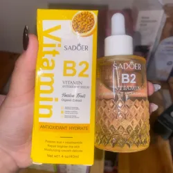 Sérum facial de VITAMINA B2, NIACINAMIDA y FRUTA de la pasión de la marca SADOER
