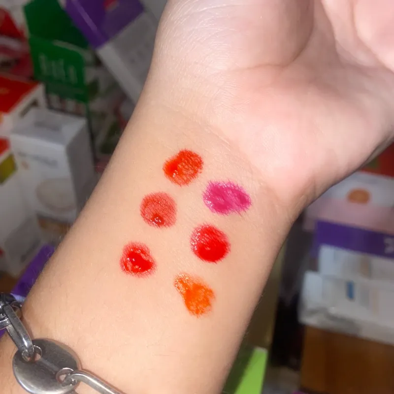 Tinta para labios y mejillas con alta pigmentación y duración