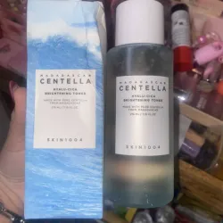 Tónico facial de ÁCIDO HIALURÓNICO de la marca SKIN1004