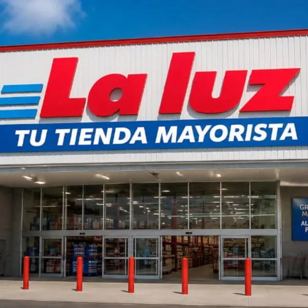BIENVENIDOS A LA LUZ MAYORISTA
En La Luz Mayorista nos especializamos en ofrecer productos de excelente calidad y marcas reconocidas a precios altamente competitivos. Nuestro objetivo es ayudar a emprendedores, revendedores, negocios y familias a adquirir lo que necesitan con la mejor relación calidad-precio del mercado.
Contamos con una amplia variedad de artículos para el hogar, equipos eléctricos, electrodomésticos y muchos otros productos cuidadosamente seleccionados para garantizar la satisfacción de nuestros clientes.
¿Por qué elegir La Luz Mayorista?
✓ Precios de mayorista realmente competitivos. ✓ Productos de calidad y marcas confiables. ✓ Amplio catálogo para abastecer negocios y emprendimientos. ✓ Atención personalizada y asesoramiento en cada compra. ✓ Servicio de mensajería para mayor comodidad. ✓ Ofertas y promociones frecuentes para nuestros clientes.
Más que una tienda, somos un aliado para el crecimiento de tu negocio. Te invitamos a formar parte de nuestra comunidad de clientes y descubrir las ventajas de comprar con nosotros.
LA LUZ MAYORISTA Calidad, confianza y los mejores precios en un solo lugar.