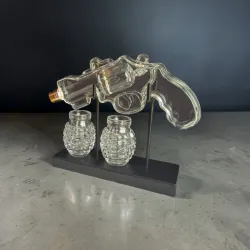 Juego de decantadores de whisky con pistola