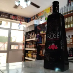 Crema Tequila Rose -Fresa- 700ml.