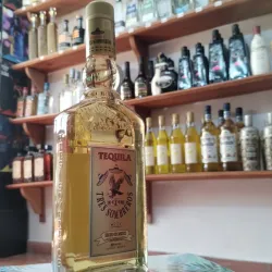 Tequila Tres Sombreros -Gold- 700ml. 