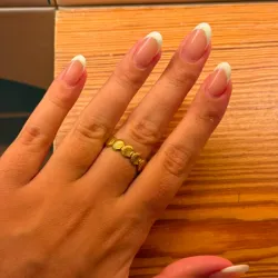 Anillo de conchas ajustable