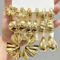 Aretes dorados de fantasía