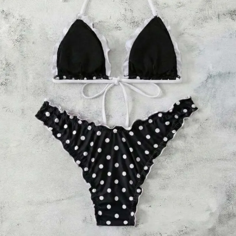 Bikini de lunares blancos